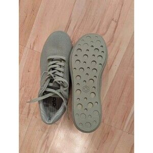 Atoms Model 000 Women's Shoes Light Sage Green Size 7.25